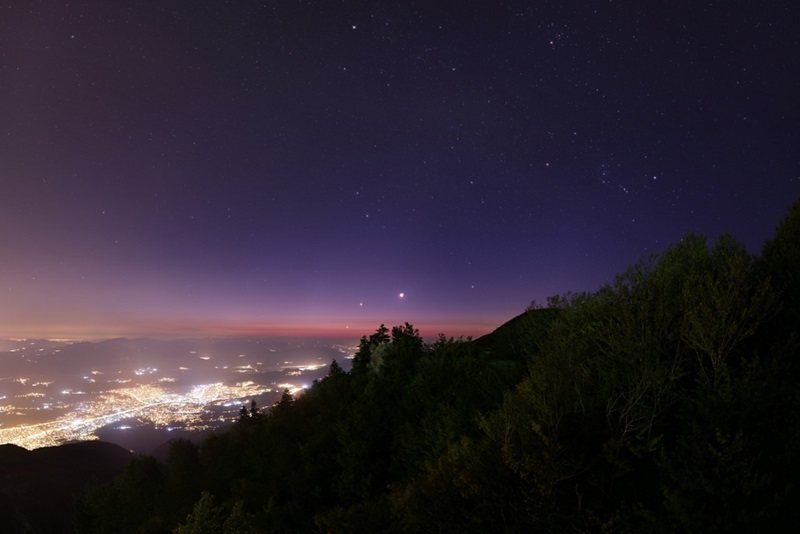 Obraz zawierający na wolnym powietrzu, niebo, natura, góra

Opis wygenerowany automatycznie