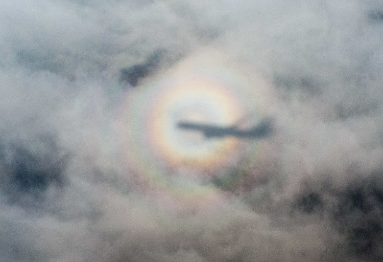 Obraz zawierający chmura, niebo, na wolnym powietrzu, pochmurna pogoda

Opis wygenerowany automatycznie