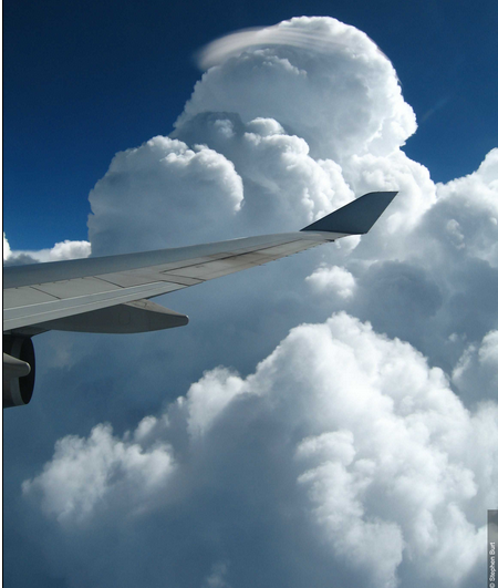Obraz zawierający niebo, na wolnym powietrzu, samolot, chmury

Opis wygenerowany automatycznie