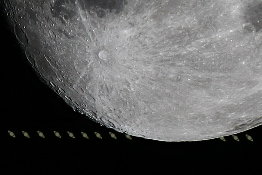 Obraz zawierający księżyc, natura, krater, Obiekt astronomiczny

Opis wygenerowany automatycznie
